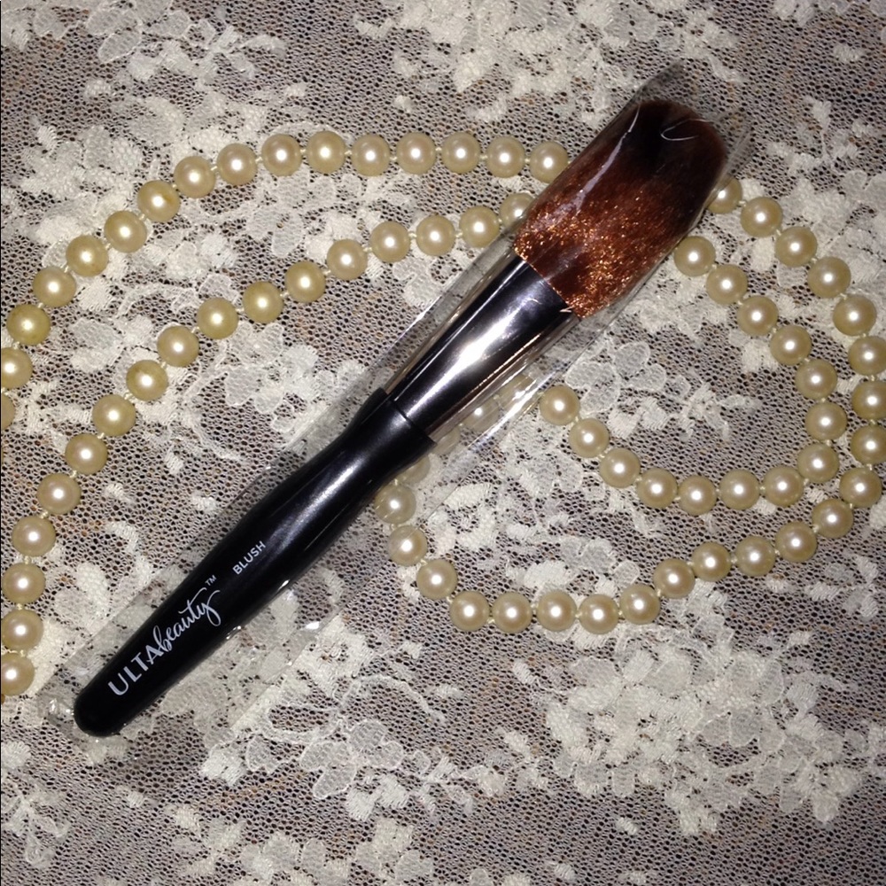 NEW! Ulta Beauty Blush Brush